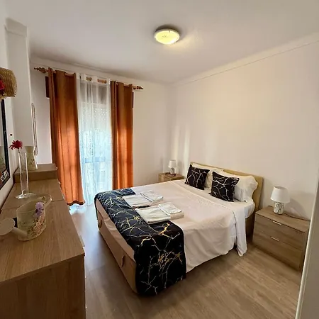 Flat Near Marina And * פורטימאו